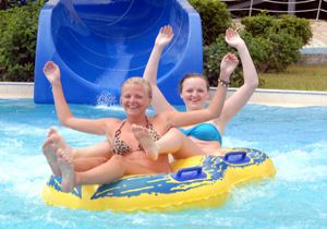 Alanya'da su parkları şenlendi